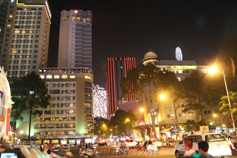 IMG_1495.JPG - Night time In saigon