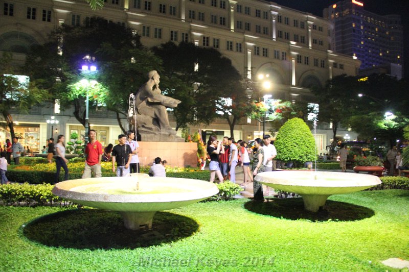 IMG_1589.JPG - Night time Saigon