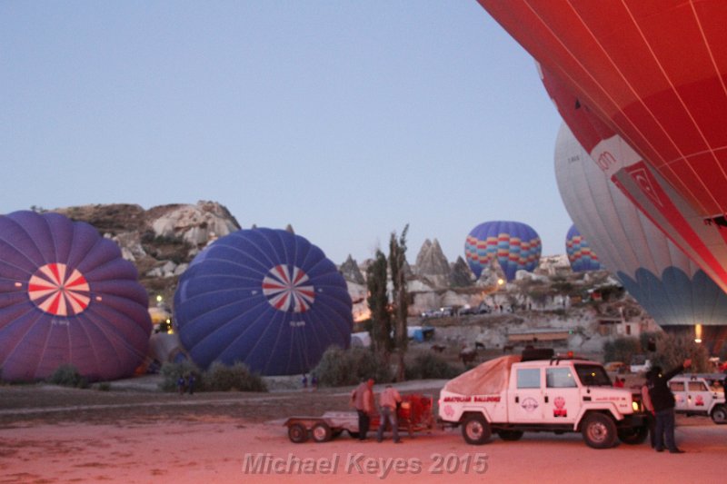 IMG_4980.JPG - Surrounded by Balloons