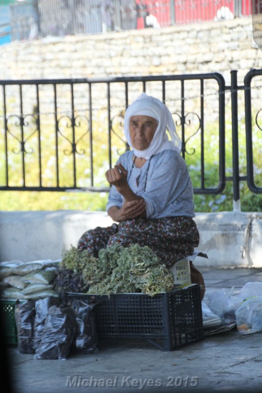 IMG_5699.JPG - Selling vegetables on the way into Bodrum!