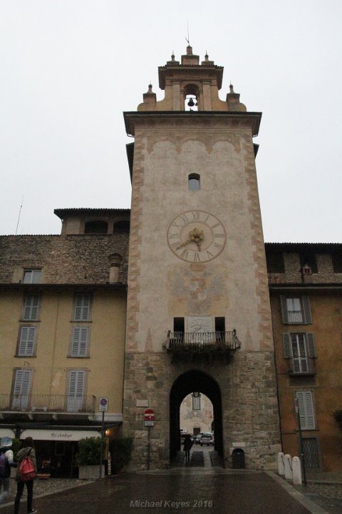 IMG_1565.JPG - Torre della Campanella, which is located in  Piazza Mascheroni . 