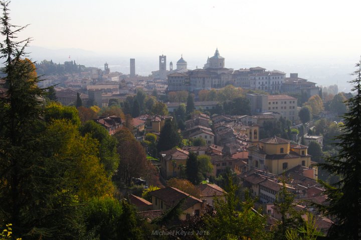 IMG_1656.JPG - Looking down, to Citta Alta Bergamo, as we are climbing to San Vigillio