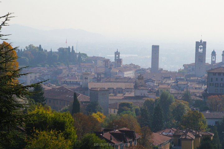 IMG_1657.JPG - Looking down, to Citta Alta Bergamo, as we are climbing to San Vigillio