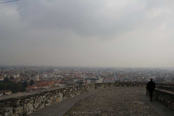 IMG_1731.JPG - Here we are finding the way to Bergamo Basso... 