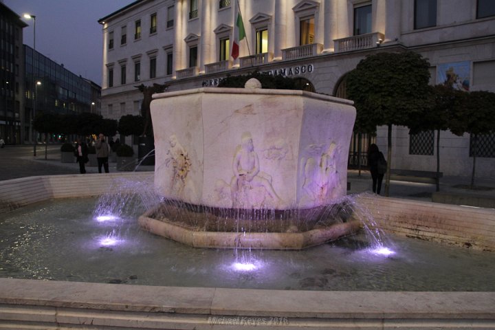 IMG_1776.JPG - Bergamo fountain