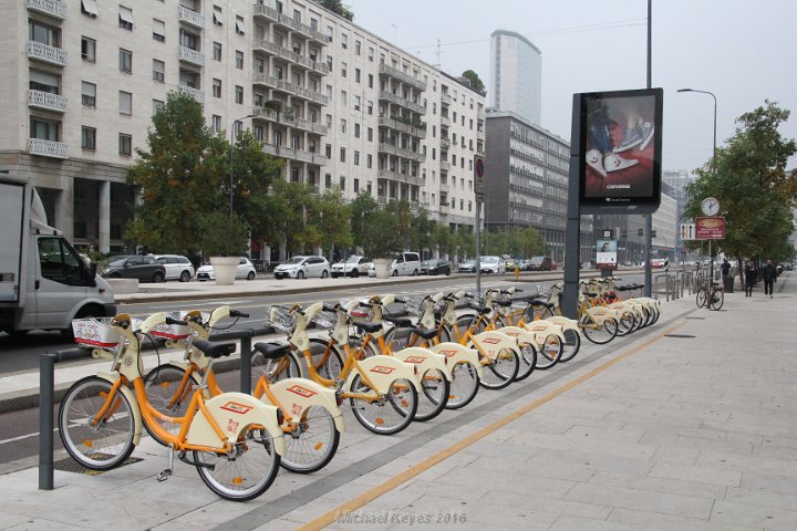 IMG_1820.JPG - Bikes, different color for every city!