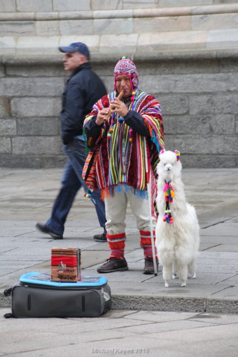 IMG_2131.JPG - Very interesting street talent. 