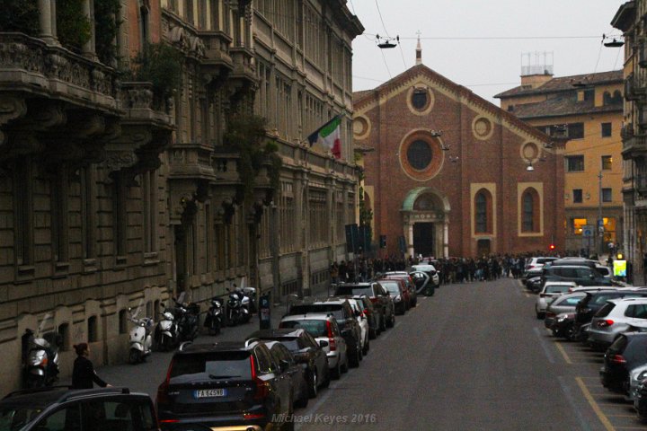 IMG_2216.JPG - This is the line to get in to see DaVinci's last supper