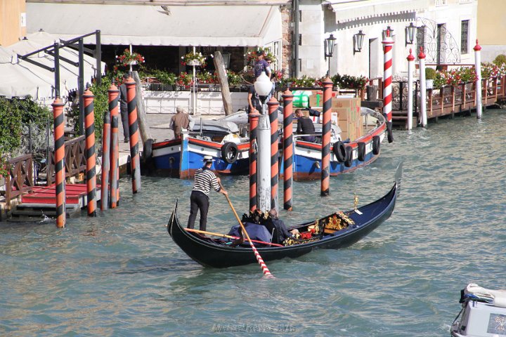 IMG_2505.JPG - Busy on the Grand Canal