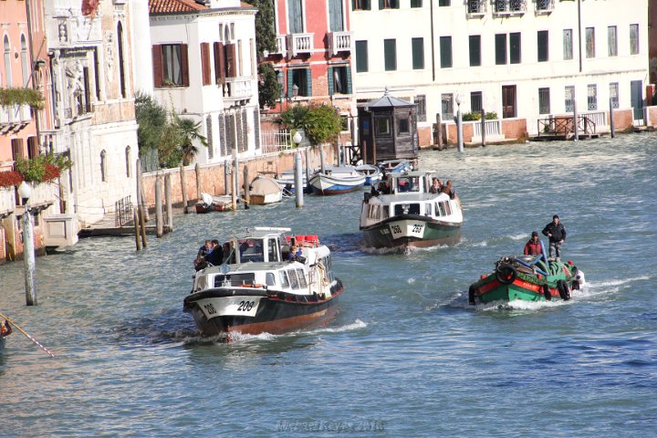 IMG_2507.JPG - Busy on the Grand Canal