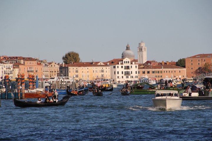 IMG_2609.JPG - Traffic  is moving at Venice speed