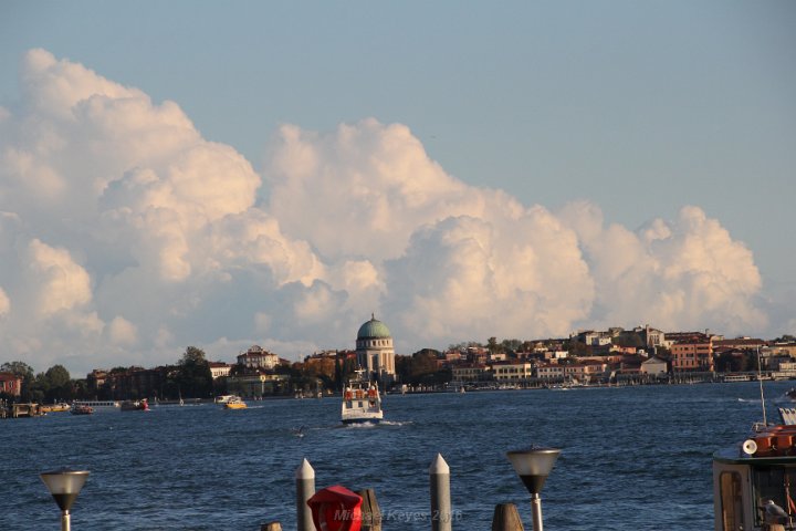 IMG_2707.JPG - Interesting clouds to the south.   We actually walked closer down toward that direction... 