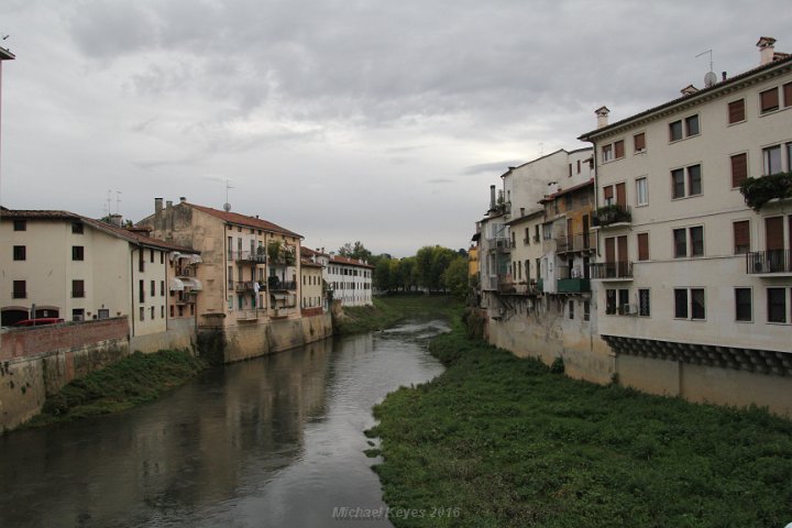 IMG_2384.JPG - River through Vicenza