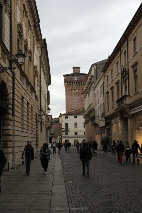 IMG_2429.JPG - Walking through the streets of Vicenza.   