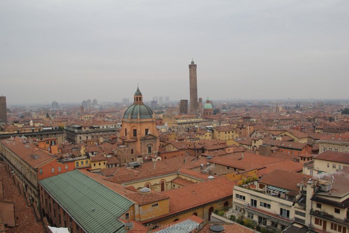 IMG_3024.JPG - Tower above Bologna