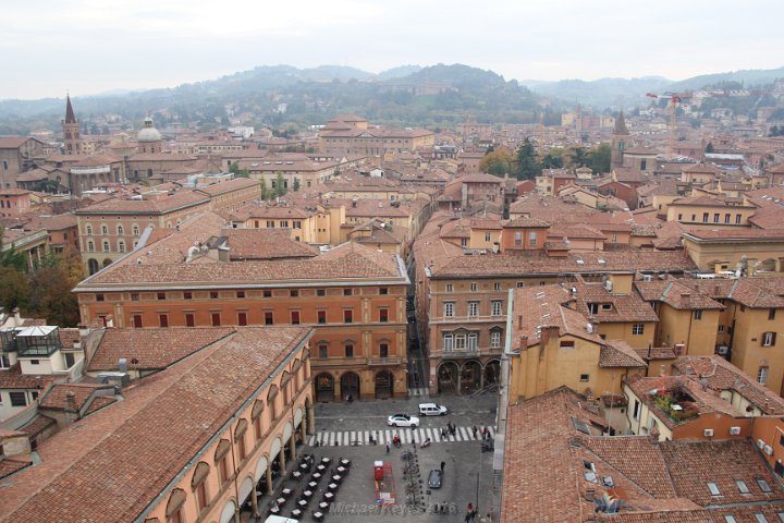 IMG_3026.JPG - Tower above Bologna