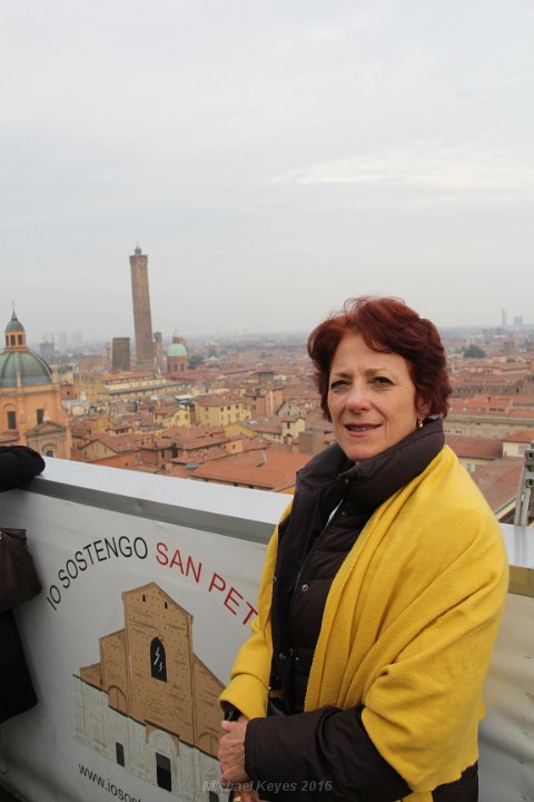 IMG_3045.JPG - Tower above Bologna