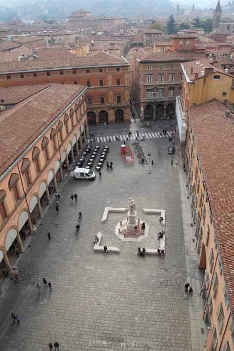 IMG_3048.JPG - Tower above Bologna