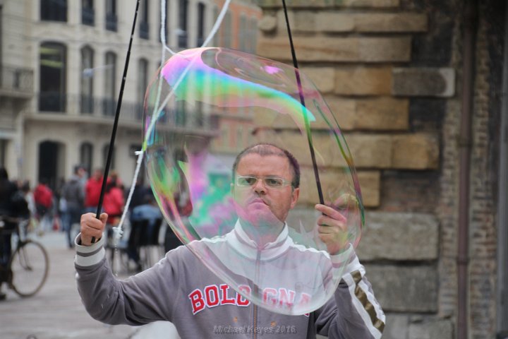 IMG_3117.JPG - Bolognese Bubble man!