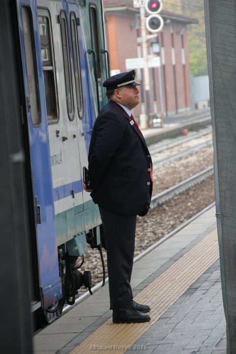 IMG_3468.JPG - Waiting for the train to depart for Cremona.   This train was direct... no changes. 