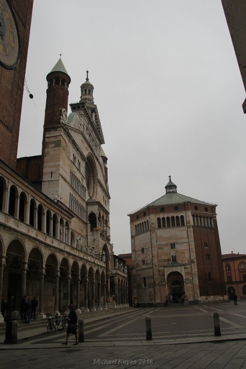 IMG_3503.JPG - Duomo and the Baptistry , Cremona