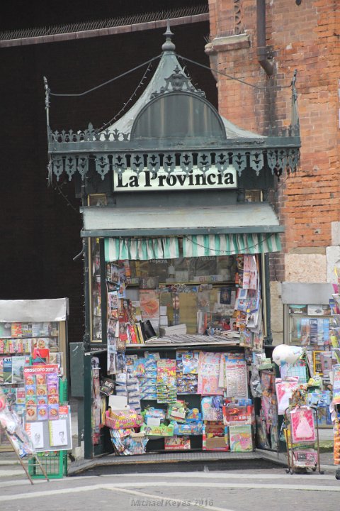 IMG_3544.JPG - Newspaper stand... typical in all the cities. 