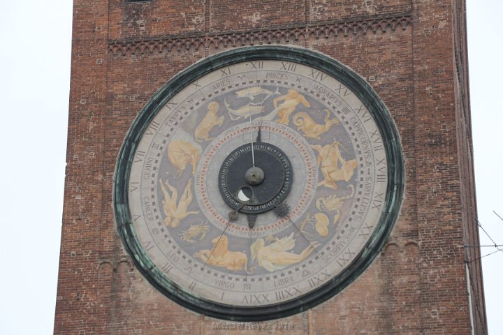 IMG_3606.JPG - Torrazzo has  the largest astronomical clock in the world, built in 1583.