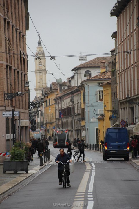 IMG_3361.JPG - having passed through Parco Ducale, we're on a mission to find the next meal !