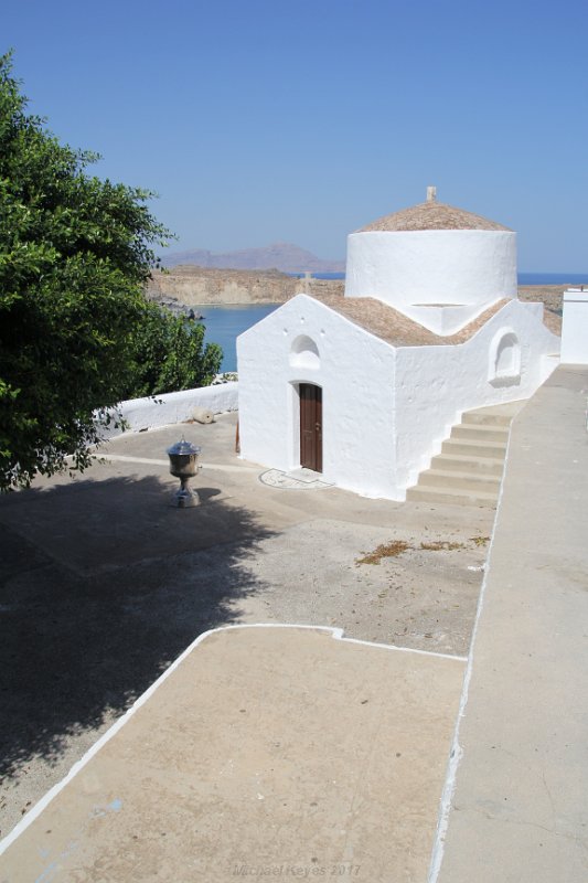 IMG_9823.JPG - Small chapel in Lindos