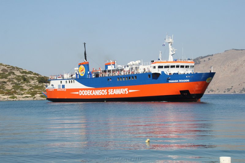 IMG_0013.JPG - large Ferry arrival at  Panormitis Bay