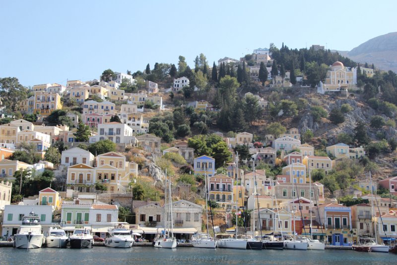 IMG_0285.JPG - Surveying the track  above Symi!