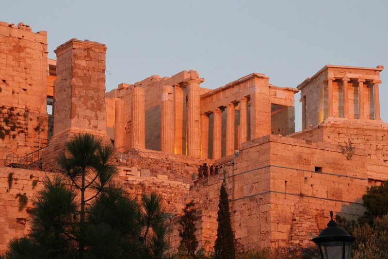 IMG_6812.JPG - Looking up at the acropolis