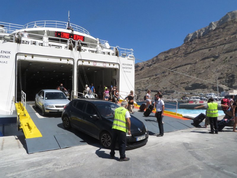 IMG_5708.JPG - Cars coming off the ferry. 