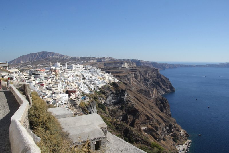 IMG_7042.JPG - Looking over Fira