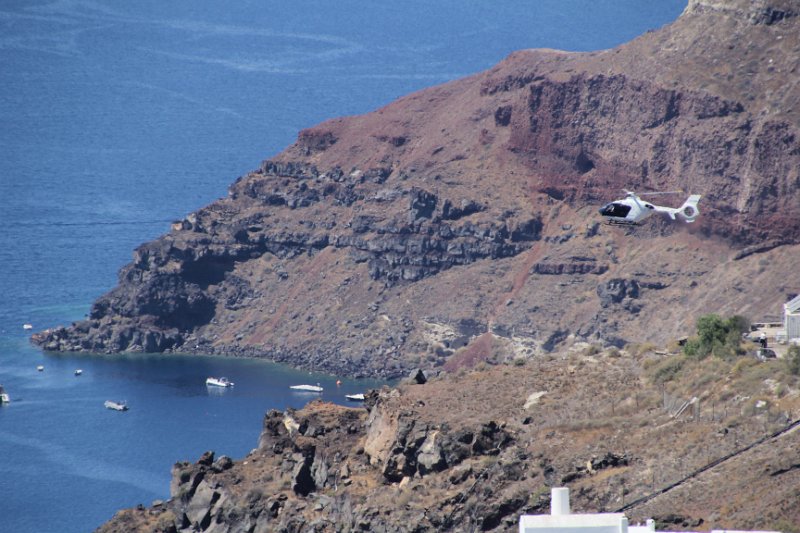 IMG_7537.JPG - Helecoptor  buzzing the caldera